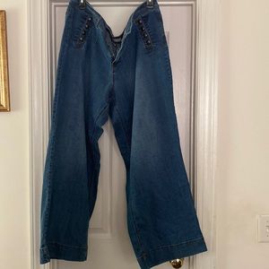 Gently worn wide leg capri pants